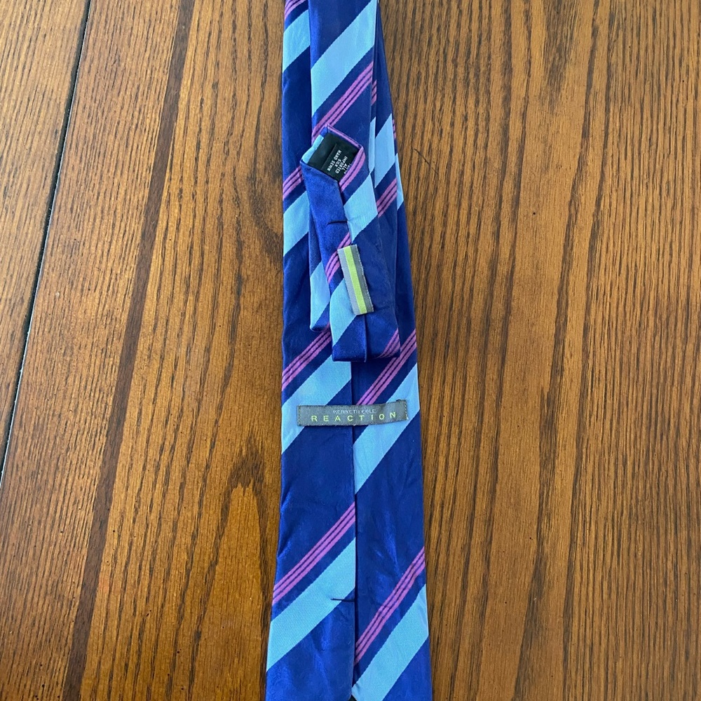 Very stylish Kenneth Cole Reaction tie